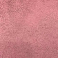 Gros plan sur le tissu suédine au mètre de Longon Craft France, qui présente un motif de litchi dans un velours rose texturé, idéal pour les manteaux, les canapés et les projets de bricolage.