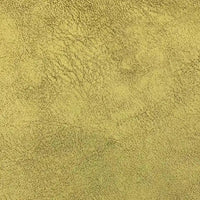 Gros plan sur le tissu suédine imprimé motif litchi de Longon Craft France, un velours de polyester jaune parfait pour les manteaux, les canapés et les projets de bricolage, montrant des craquelures subtiles, des lignes et des motifs de litchi.