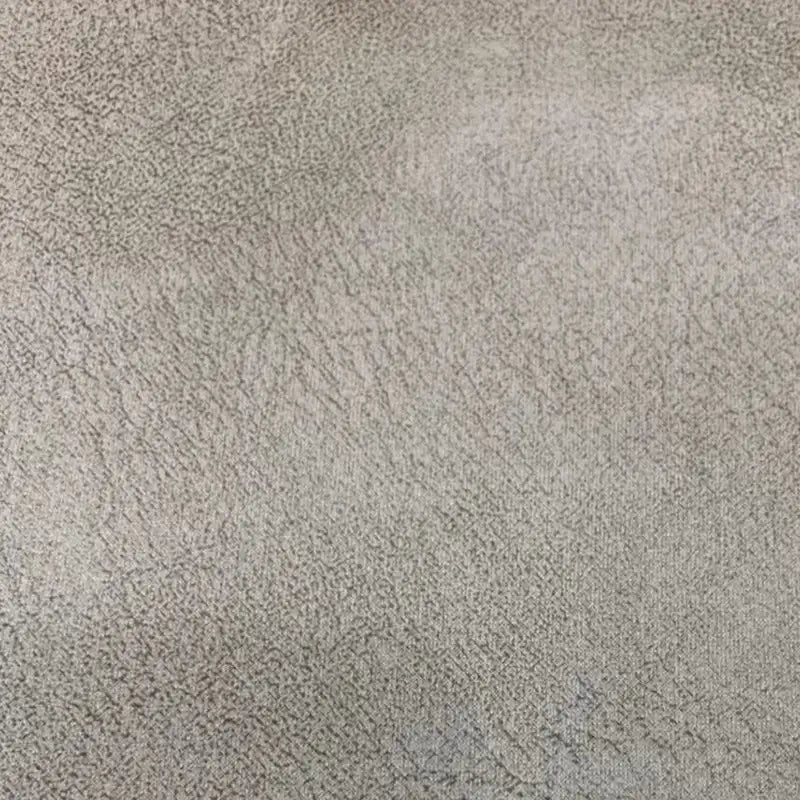 Gros plan sur le tissu suédine imprimé au mètre de Longon Craft France, un velours suédine motif litchi pour manteaux ou canapés. La surface beige texturée laisse apparaître de fins détails, parfaits pour les projets de bricolage tels que la tapisserie d'ameublement et la mode.