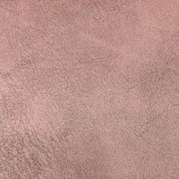 Un gros plan du tissu suédine imprimé au mètre de Longon Craft France montre sa surface douce, brun rosé, à motif velours litchi, avec de subtiles variations de couleur et des fibres visibles, parfait pour les manteaux, les canapés ou les projets de bricolage.