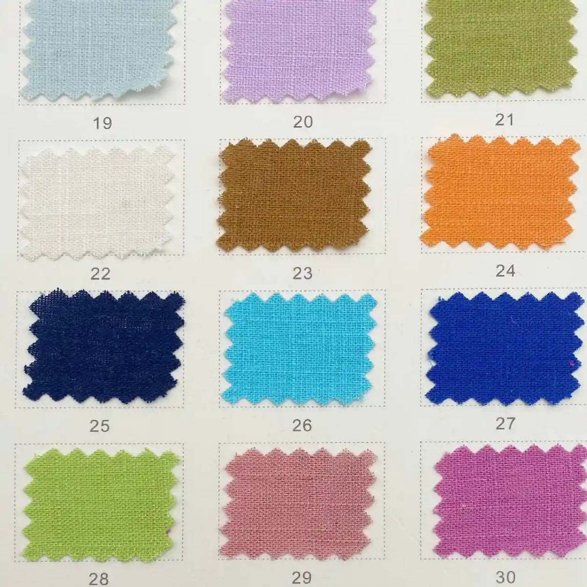 Une grille de 12 échantillons de Tissu lin viscose au mètre de Longan Craft France, étiquetés 19-30, dans des tons multicolores-bleu, violet, vert, blanc, marron, orange, marine, aqua, rose, pêche & magenta-idéal matière viscose pour l'été.