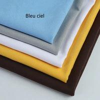 Cinq Tissu gabardine à finition mate de Longan Craft France sont empilés en diagonale en bleu, gris, blanc, jaune et marron. Le tissu supérieur est étiqueté "Bleu ciel". Textile idéal pour les vestes avec une finition en sergé de haute qualité.