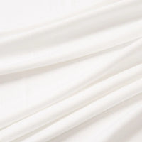 Gros plan sur le Tissu jersey polyester multicolore au mètre de Longan Craft France, un tissu jersey polyester-élasthanne souple et extensible pour robes, présenté avec des plis lisses et des ombres douces mettant en valeur sa texture.