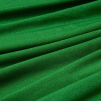 Gros plan sur le tissu jersey polyester-élasthanne multicolore au mètre pour peignoirs de Longan Craft France, montrant sa surface lisse et extensible avec une texture visible et des plis horizontaux, offrant confort et couleur vibrante.