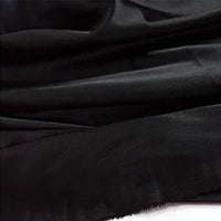 Gros plan sur un tissu lisse et multicolore en satin de polyester de Longan Craft France, vendu au mètre. Sa texture soyeuse se caractérise par des plis doux et une brillance subtile, idéale pour créer des vêtements élégants.