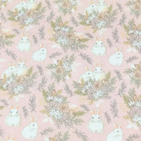 Le tissu lapin de Pâques rose et bleu au mètre de Longan Craft France, 100% coton, présente des motifs de lapins et fleurs pastel, idéal pour vos projets DIY printaniers et déco de saison.