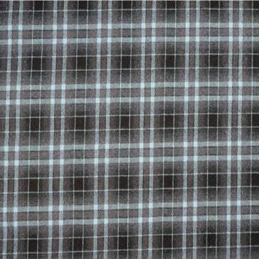 Un gros plan de Tissu flanelle mammouth à carreaux vintage Longan Craft France, avec lignes noires, grises et bleu clair formant un quadrillage-parfait pour des chemises cozy et stylées en flanelle polyester-rayonne confortable.