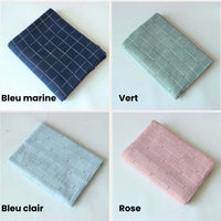 Quatre tissus Longan Craft France "Tissu double gaze de coton à carreaux" soigneusement pliés sont présentés : bleu foncé (Bleu marine), vert clair (Vert), bleu clair (Light blue) et rose clair (Rose).