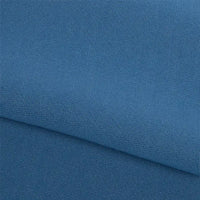 Gros plan sur deux pièces superposées du tissu French terry uni au mètre de Longan Craft France, dont la texture fine et régulière en polyester doux est idéale pour les vêtements d'hiver.