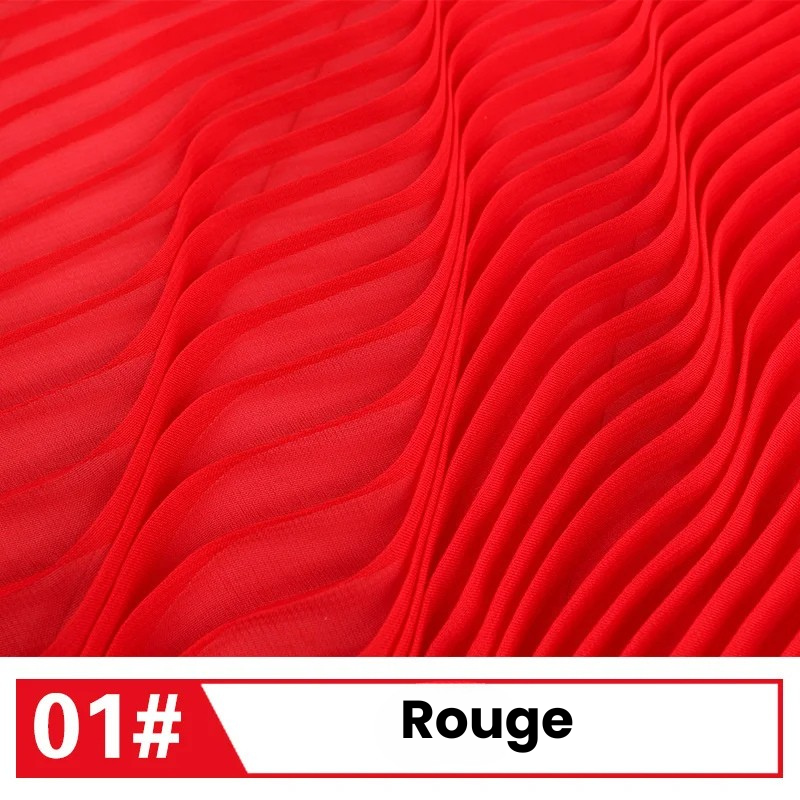Mousseline plissée unie de Longan Craft France, tissu léger et fluide au mètre, idéal pour robes et blouses élégantes. Rouge avec étiquette "01#" et "Rouge" en noir, texture plissée ondulée pour une allure raffinée.