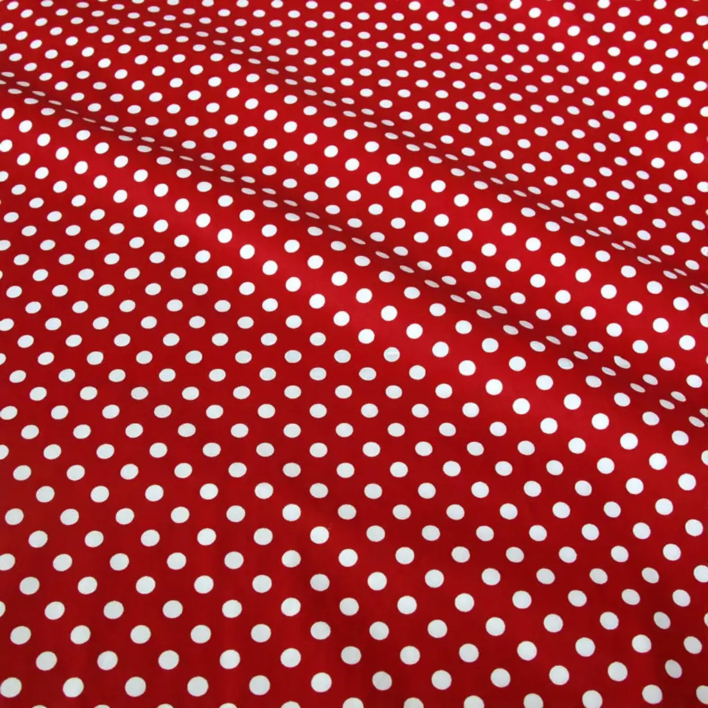 Tissu patchwork en coton imprimé pois multicolores de Longan Craft France, confortable et vendu au mètre. Idéal pour le quilting, le patchwork ou la confection de vêtements grâce à son sergé doux et ses motifs à pois colorés.