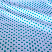 Le "Tissu patchwork en coton imprimé pois multicolores" de Longan Craft France est un tissu sergé de coton doux avec des pois colorés régulièrement espacés, parfait pour des vêtements confortables et des projets de quilting. Légèrement froissé pour un aspect naturel.