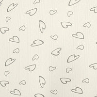 Le tissu pointelle en coton imprimé Longan Craft France offre une surface crème ornée de cœurs dessinés à la main. De qualité supérieure, ce tissu au mètre est idéal pour la couture DIY et les vêtements d'enfants.