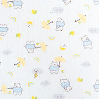 Le Tissu pointelle en coton imprimé au mètre de Longan Craft France est une maille de haute qualité avec motifs d'ours, nuages et arcs-en-ciel sur fond blanc, idéale pour la couture DIY de vêtements d'enfants.