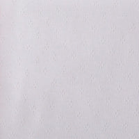 Gros plan sur le Tissu jersey pointelle 100 % coton au mètre de Longan Craft France, un tissu jacquard doux et léger avec un subtil motif en losange - idéal pour le tissu de bricolage pour body bébé ou les sous-vêtements délicats grâce à sa texture douce.