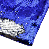 Gros plan sur le Tissu pailleté bicolore réversible au mètre de Longan Craft France, qui présente des paillettes bleues et blanches brillantes qui changent de couleur lorsqu'on les effleure, parfaites pour des accessoires étincelants.