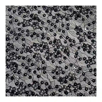 Gros plan sur le Tissu dentelle à sequins au mètre de Longan Craft France, un tissu de dentelle brodée non extensible pour robes de mariée, présentant un délicat motif floral orné de paillettes et de perles noires.