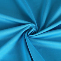 Gros plan sur le Tissu piqué uni simple face au mètre bleu vif de Longan Craft France, montrant des plis lisses et tourbillonnants et le fin tissage piqué maille, idéal pour les chemises d'été et les projets de couture de bricolage.