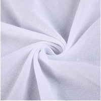 Gros plan sur le Tissu piqué motif œil d'oiseau à fil simple de Longan Craft France, disposé en spirale pour mettre en valeur sa texture fine et sa maille légère et respirante, idéale pour les polos et les T-shirts DIY de l'été.