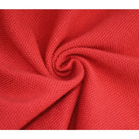 Gros plan sur le tissu piqué motif œil d'oiseau à fil simple de Longan Craft France, torsadé pour montrer son motif tricoté texturé et sa maille douce respirante - idéal pour les polos et les T-shirts DIY de l'été.