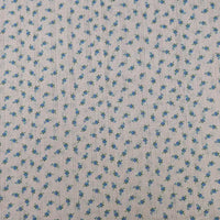 Découvrez le tissu pointelle à petites fleurs de Longan Craft France : maille légère imprimée d'été, idéale au mètre pour coudre des robes et vestes d'enfants, motif floral frais sur fond clair, parfait pour vos créations DIY.