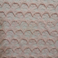 Gros plan sur la Dentelle extensible au mètre de Longan Craft France, un tissu de dentelle à franges florales idéal pour les robes et la lingerie DIY, mettant en valeur sa broderie détaillée et sa texture délicate.