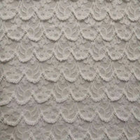 Gros plan sur la dentelle extensible au mètre de Longan Craft France, qui présente une dentelle brodée de fleurs complexes avec des franges, parfaite pour les projets de peignoirs et de lingerie.