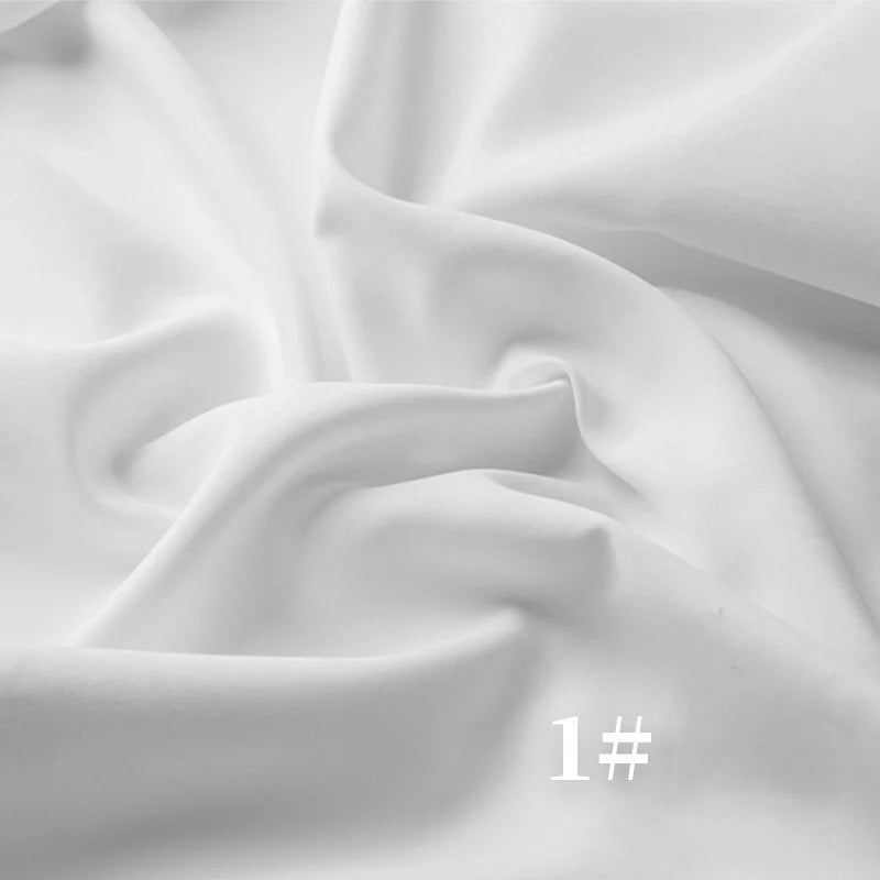 Un gros plan du microsuède polyester peau de pêche uni mi-épais de Longan Craft France, tissu brossé à texture veloutée idéal pour robes, montre des plis doux. Le numéro "1#" apparaît en bas à droite.