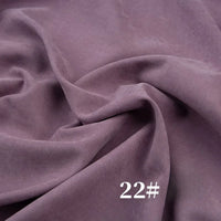 Un gros plan du tissu peau de pêche polyester uni mi-épais de Longan Craft France montre une texture veloutée, douce et violette, avec des plis délicats. Le numéro "22#" apparaît en blanc dans le coin inférieur droit.
