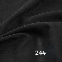 Gros plan sur le tissu noir "Microsuède polyester peau de pêche uni mi-épais au mètre" de Longan Craft France, un tissu brossé à la texture veloutée et aux plis visibles ; la mention blanche "24#" apparaît dans le coin inférieur droit.