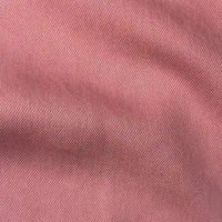 Gros plan sur le tissu en lyocell denim multicolore au mètre de Longan Craft France, montrant sa fine armure sergée diagonale. Ce sergé de lyocell doux, respirant et durable est idéal pour les jeans confortables et se caractérise par des plis et des ombres délicats.