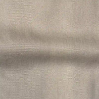 Un gros plan du Tissu en lyocell denim multicolore au mètre de Longan Craft France montre son tissage sergé diagonal. La texture finement nervurée et la surface lisse et respirante de ce textile en lyocell en font un produit idéal pour la confection de jeans confortables.