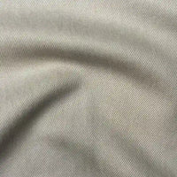 Gros plan sur Tissu en lyocell denim multicolore au mètre de Longan Craft France, montrant son tissage sergé beige clair, sa texture douce et ses coutures durables - un tissu lyocell idéal, respirant et confortable pour la fabrication de jeans.