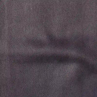Gros plan sur le Tissu en lyocell denim multicolore au mètre de Longan Craft France, un tissu lyocell sergé gris foncé avec une subtile trame diagonale et une légère marque horizontale - respirant, confortable et parfait pour les jeans.
