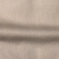 Gros plan sur le tissu denim lyocell respirant de Longan Craft France, qui présente une armure diagonale claire et une couture centrale, mettant en valeur la qualité de ce tissu sergé multicolore, idéal pour les jeans confortables de qualité supérieure.