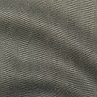 Gros plan sur le tissu lyocell denim multicolore au mètre de Longan Craft France, caractérisé par un tissage sergé en diagonale et des plis doux. Ce textile lyocell respirant et confortable est idéal pour les jeans.