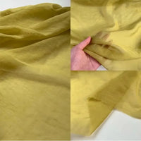 Trois vues du Tissu lin et soie uni au mètre de Longan Craft France : étalé, montrant sa transparence dans la main, et un gros plan mettant en valeur le mélange raffiné de lin, lyocell et soie, idéal pour l'ameublement.