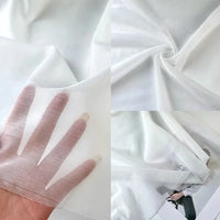 Un collage présente Tissu lin et soie uni au mètre de Longan Craft France, un mélange de lin fin, de lyocell et de soie. Les images montrent sa qualité pure avec une main derrière elle, ainsi que le tissu drapé, torsadé et sur un magazine.