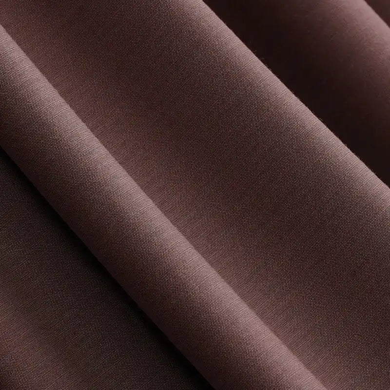 Gros plan sur le Jersey modal uni au mètre de Longan Craft France, un tissu coton-modal lisse et mat à la trame fine-textile respirant idéal pour les vêtements de nuit.