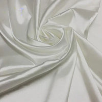 Un gros plan de Tissu satin polyester uni au mètre de Longan Craft France montre un tissu lisse et brillant dans des plis souples, mettant en valeur sa surface brillante - un matériau extensible en satin idéal pour créer des vêtements ajustés et confortables.
