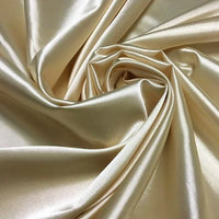 Un gros plan du Tissu satin polyester uni au mètre de Longan Craft France montre des plis lisses et brillants. Ce satin extensible est parfait pour créer des vêtements confortables et ajustés.