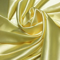 Gros plan sur Tissu satin polyester uni au mètre de Longan Craft France, tissu satin extensible à la texture brillante et lisse, idéal pour vêtements ajustés, robes élégantes et créations confortables.