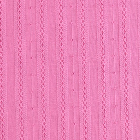 Gros plan sur le tissu dobby rayé uni au mètre de Longan Craft France : jacquard 100 % coton avec des rayures verticales, une alternance de parties texturées et lisses, des petits points en relief et des détails tressés - parfait pour les vêtements respirants.