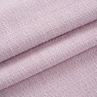 Gros plan sur le Tissu tweed uni au mètre de Longan Craft France : un tweed de polyester doux et moelleux dont la trame est visible. Les couches pliées montrent son épaisseur et son attrait tactile - un tweed textile chic idéal pour les costumes ou les vêtements.