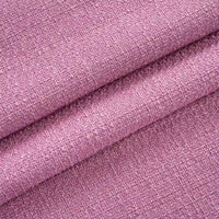 Gros plan sur le Tissu tweed uni au mètre de Longan Craft France : tweed de polyester texturé rose avec une finition tissée légèrement rugueuse et de petites bosses en relief - un tweed textile chic parfait pour les costumes et les vêtements.