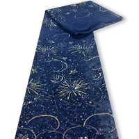Le Tulle brodé de sequins étoiles et lunes au mètre de Longan Craft France est un tissu bleu foncé avec des motifs d'étoiles et de lunes étincelants, brodés de sequins pour un effet étonnant et élégant - idéal pour les robes.
