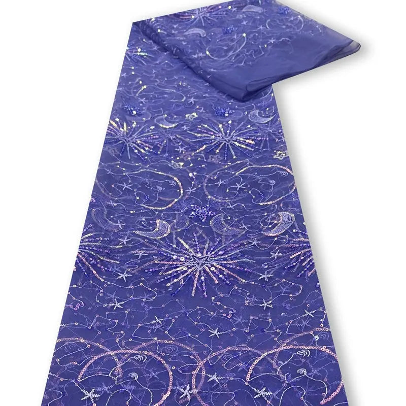 Tulle brodé de sequins étoiles et lunes au mètre de Longan Craft France : un tissu tulle scintillant, idéal pour robes élégantes ou soirée, avec broderies étoilées et lunes pour une touche raffinée.