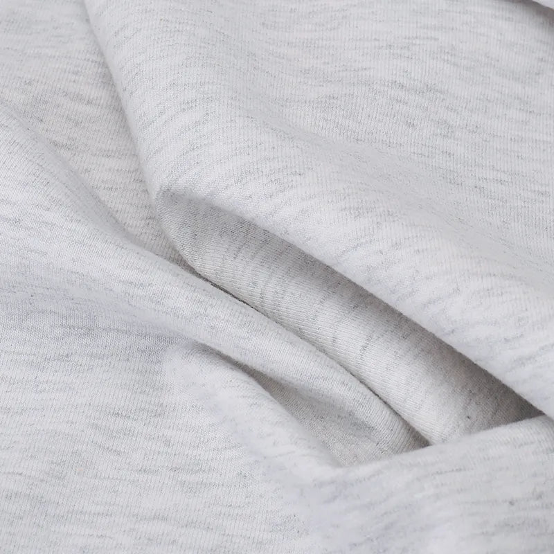 Vue rapprochée de Longan Craft France Tissu French Terry en coton extensible au mètre : tricot multicolore doux et chiné avec une texture lisse et des lignes fines - parfait pour les sweatshirts confortables ou les créations de vêtements de sport.