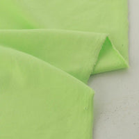 Gros plan sur le Tissu French Terry en coton extensible au mètre de Longan Craft France, un tricot multicolore confortable idéal pour les vêtements de sport, montrant sa texture lisse sur un fond clair.