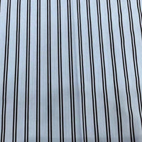 Découvrez le Linon de coton à fines rayures au mètre de Longan Craft France, un tissu en coton multicolore idéal pour la confection de robes et vêtements d'été.